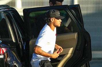 Điểm tin sáng 3.8: Neymar đã kiểm tra y tế ở PSG, Man United thắng nhọc